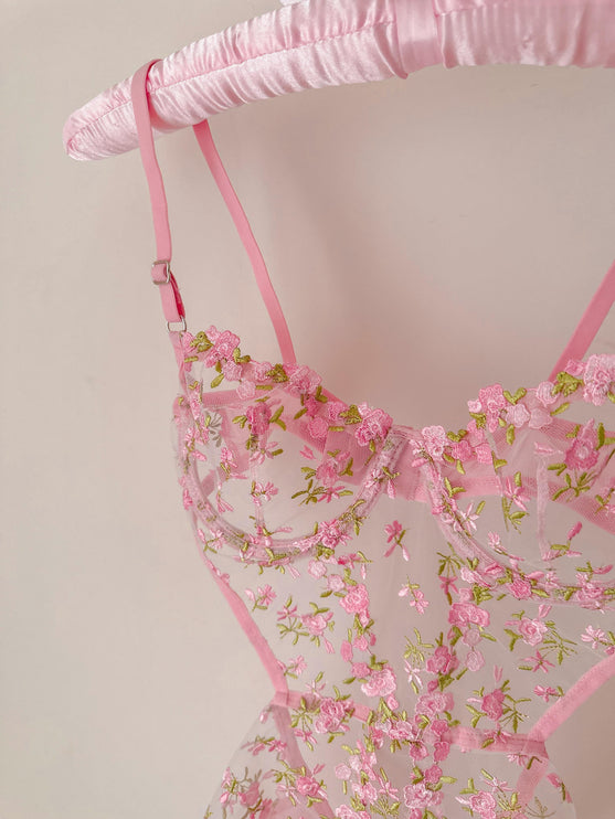 بدلة باربي الوردية الزهرية من Balenli