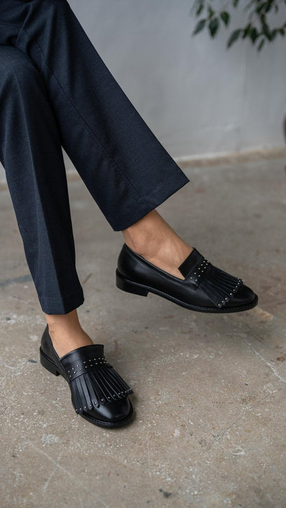 حذاء لوفر نسائي من الجلد الطبيعي باللون الأسود من Beatriz -429