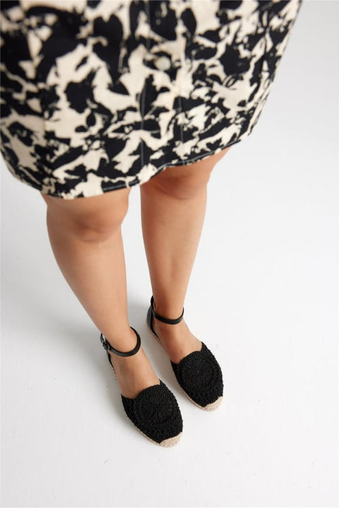 حذاء إسبادريل نسائي من Dipon باللون الأسود الطبيعي ●1