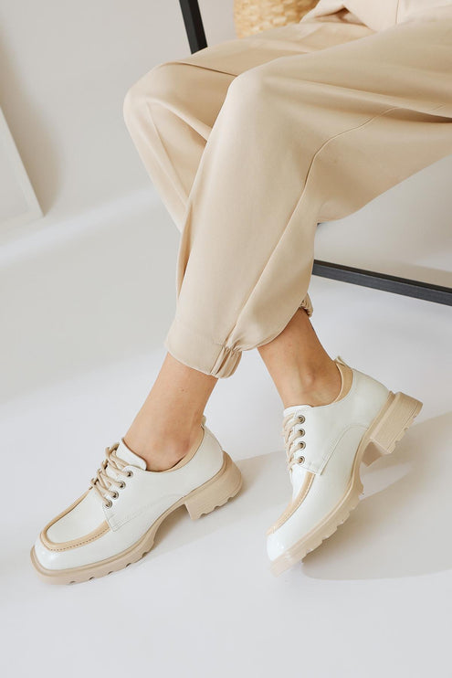حذاء لوفر نيفن جلد أبيض مجعد وبيج مفصل F302