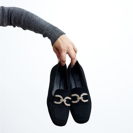 حذاء بيريز نسائي مسطح أسود من جلد الغزال F39