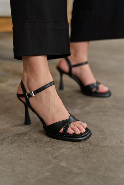 Anna Black Color Ankle Strap Platform Heeled Shoes 538║