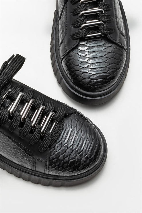 حذاء رياضي نسائي أسود -109