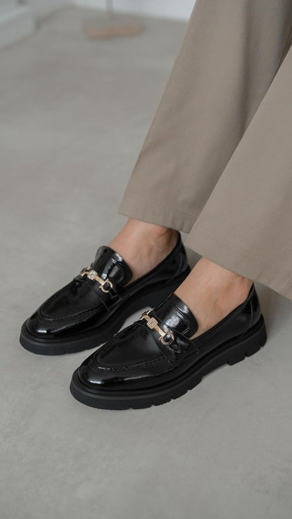 حذاء لوفر من الجلد الطبيعي باللون الأسود اللامع من زغرب -427