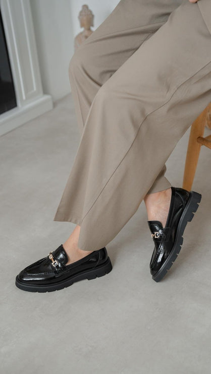 حذاء لوفر من الجلد الطبيعي باللون الأسود اللامع من زغرب -427